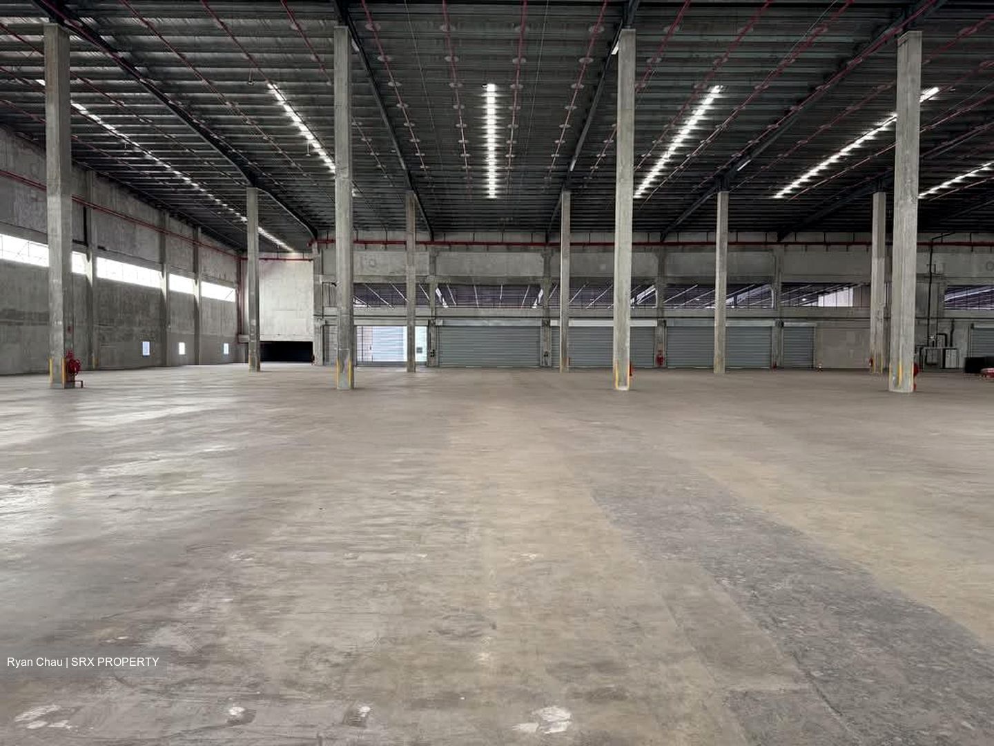 Expo Drive (D16), Warehouse #611354861